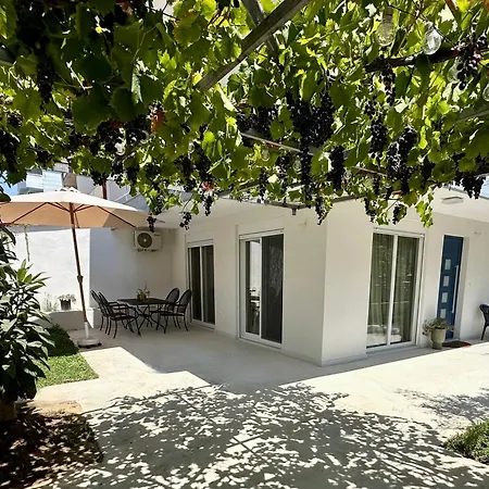 Villa Modern Seaside Retreat With Private Patio And Parking Olympiakí Aktí Exterior foto