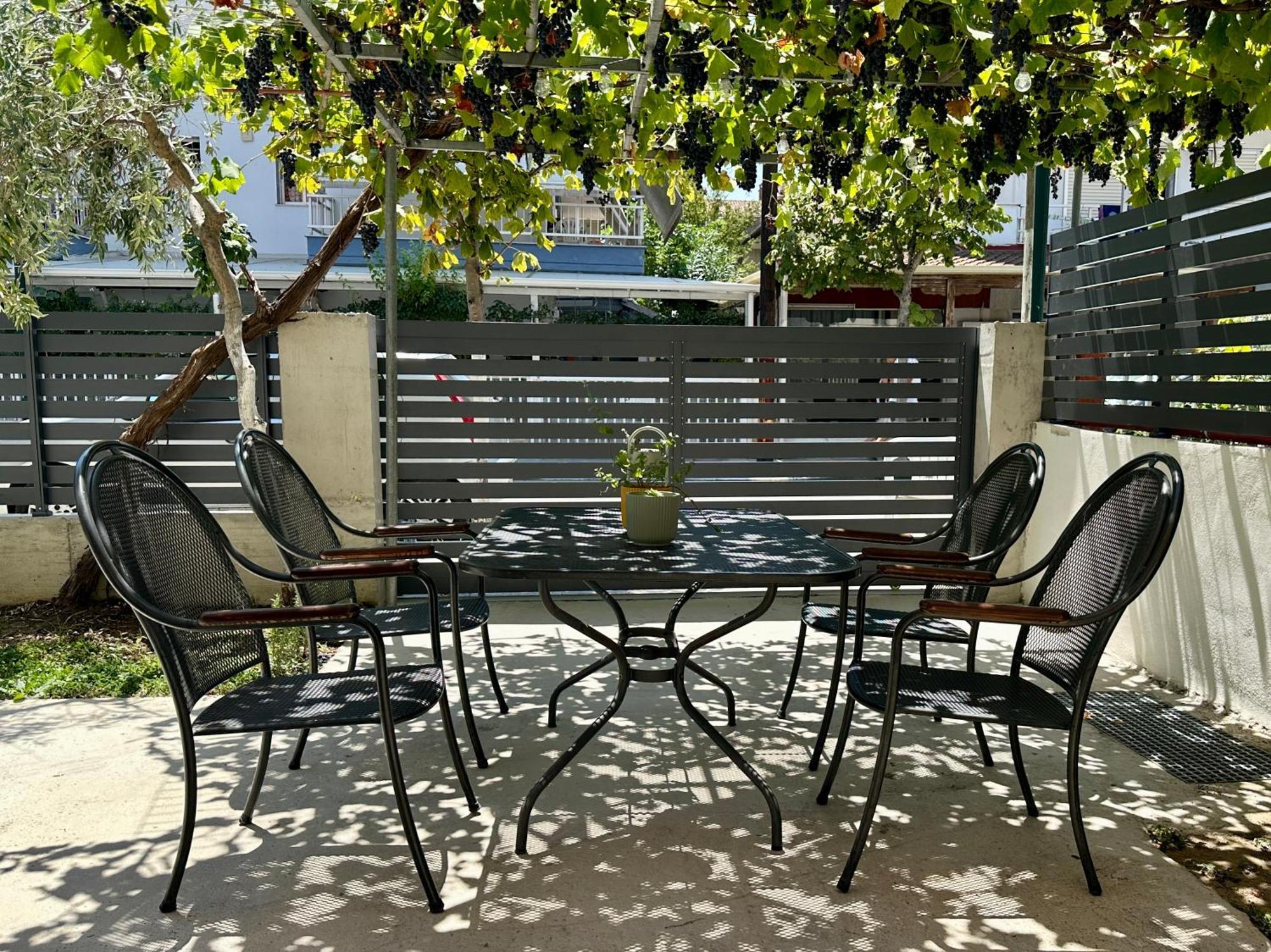 Modern Seaside Retreat With Private Patio And Parking * Olympiaki Akti