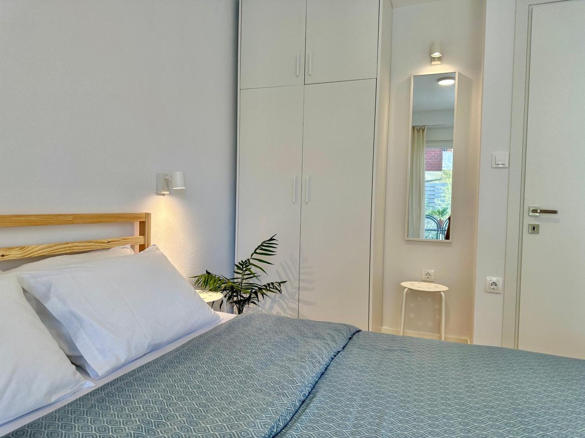 Holiday home Modern Seaside Retreat With Private Patio And Parking